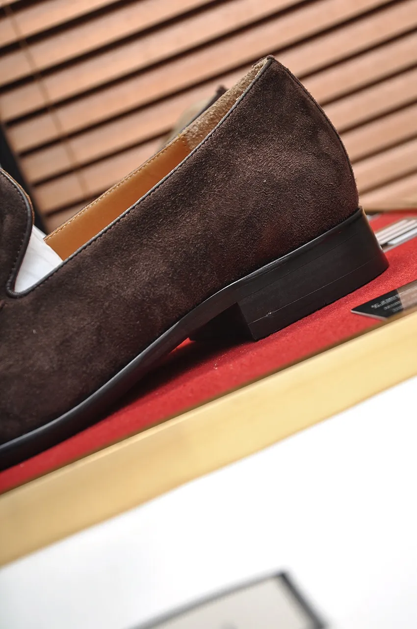 Men's men's shoes 💰500💶 [LV] (original single cowhide lining) 🍀LV's latest genuine leather business suit shoes are launched simultaneously on the official website. The first-layer cowhide imported from Italy is made of heavy gold, 💥official website 1:1 rubber outsole. Versatile to wear, high-end without losing class, and the color combination is extraordinary. This four-season style is alluring when worn on your feet, showing off your big-name flair. Standard code 38-45 (45 customized)